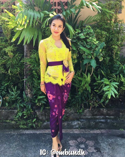 Model Kebaya Bali Yang Unik Dan Elegan