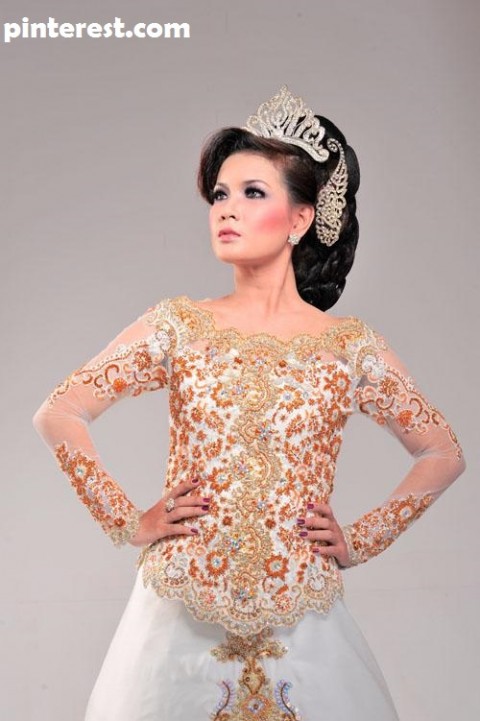 4 Model Kebaya Terbaru Yang Patut Kamu Pertimbangkan Jika Ingin Membeli Kebaya di tahun 2019 ini