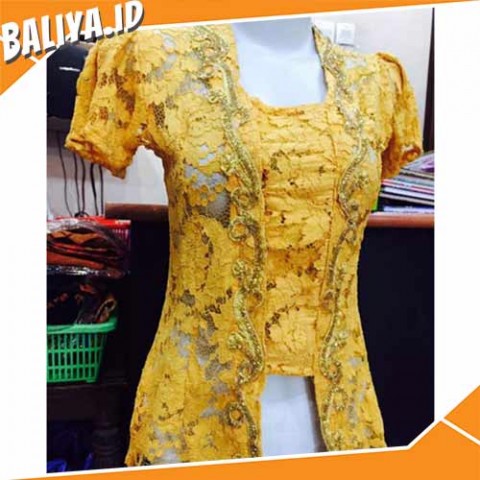 Terlihat Lebih Berkelas Dengan Seragam Kebaya Warna Gold