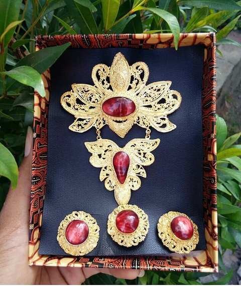 Set Bros Kebaya Segitiga Juntai Warna Putih