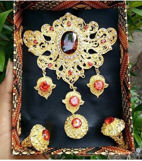 Set Perhiasan Bros 3 Juntai Warna Jingga