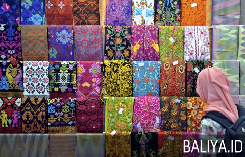 3 Model Seragam Kain Songket Khas Bali Tebaru